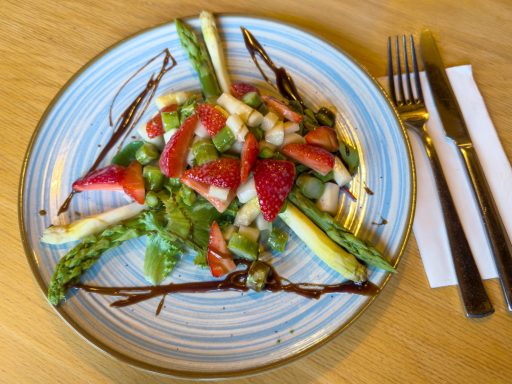 Erdbeer-Spargel-Salat